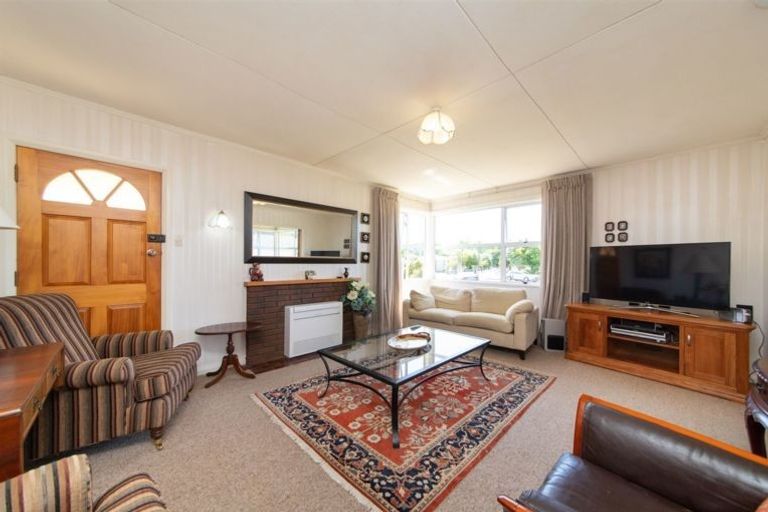 Photo of property in 16 Ilford Place, Awapuni, Palmerston North, 4412