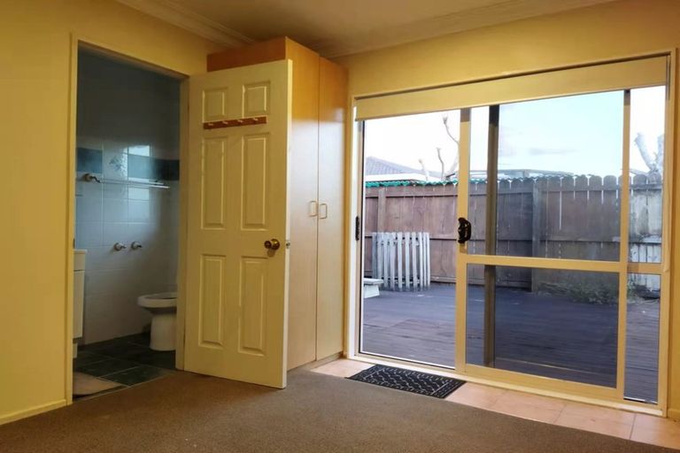 Photo of property in 2 Tullis Place, Burswood, Auckland, 2013