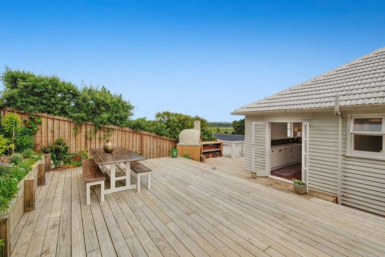 Photo of property in 10 St James Avenue, Helensville, 0800