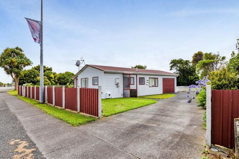Photo of property in 200 Waihi Road, Hawera, 4610