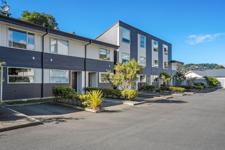 Photo of property in 11/8 Thatcher Crescent, Crofton Downs, Wellington, 6035