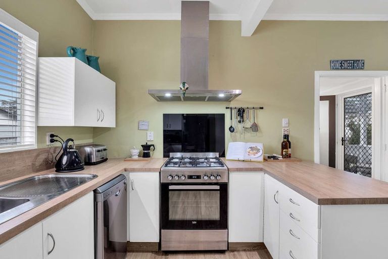 Photo of property in 33 Moore Avenue, Tawhero, Whanganui, 4501