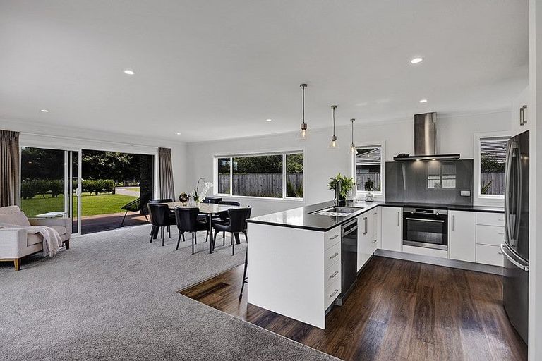 Photo of property in 7 Cross Street, Lepperton, New Plymouth, 4373