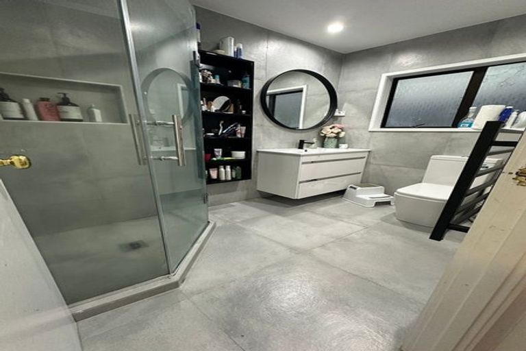 Photo of property in 27a Downing Street, Glenfield, Auckland, 0629