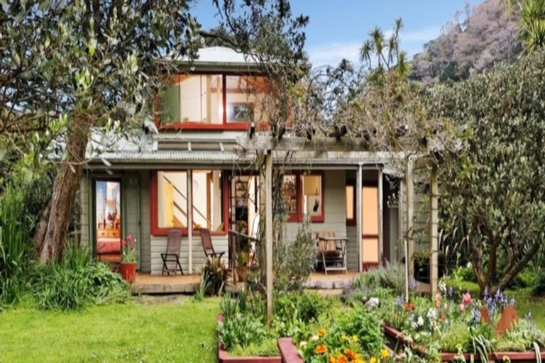 Photo of property in 66 Karekare Road, Karekare, Auckland, 0772