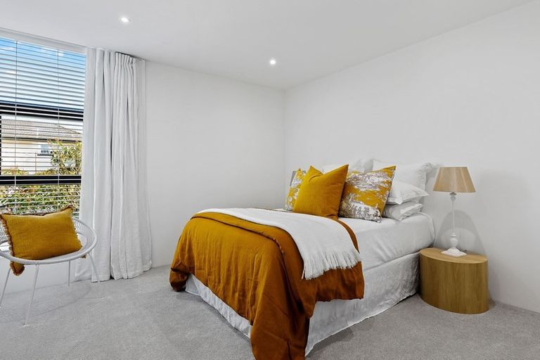 Photo of property in 116 Aikmans Road, Merivale, Christchurch, 8014