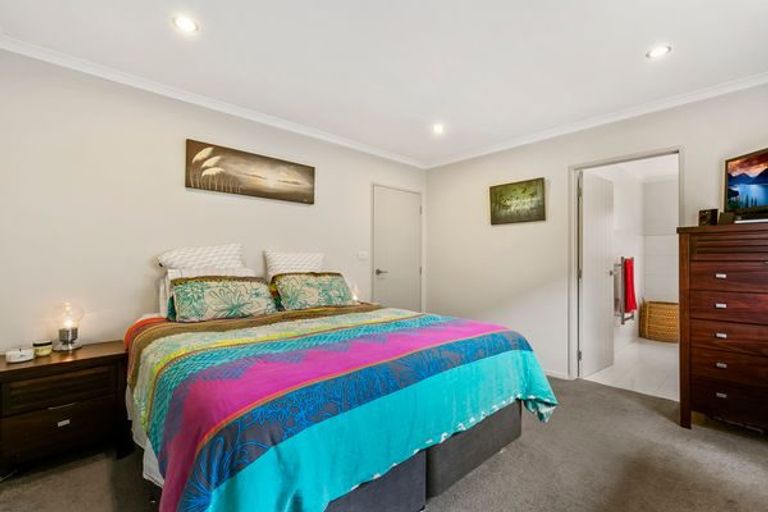 Photo of property in 44 Cape Vista Crescent, Pukekohe, 2120
