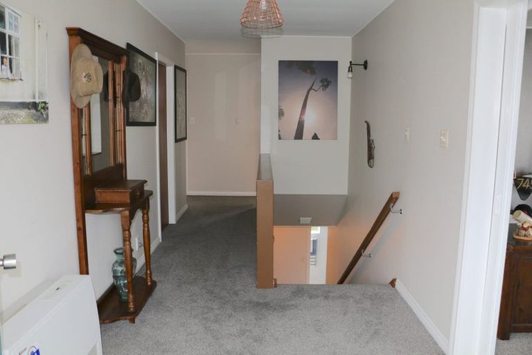 Photo of property in 3 Ardal Grove, Tirohanga, Lower Hutt, 5010