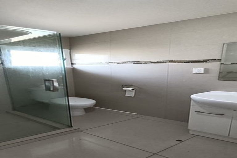 Photo of property in 2/265 Massey Road, Mangere East, Auckland, 2024