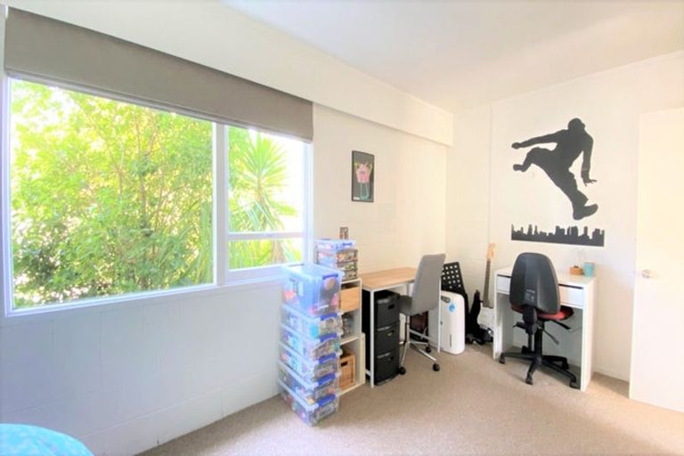 Photo of property in 1/29 Rangitoto Terrace, Milford, Auckland, 0620
