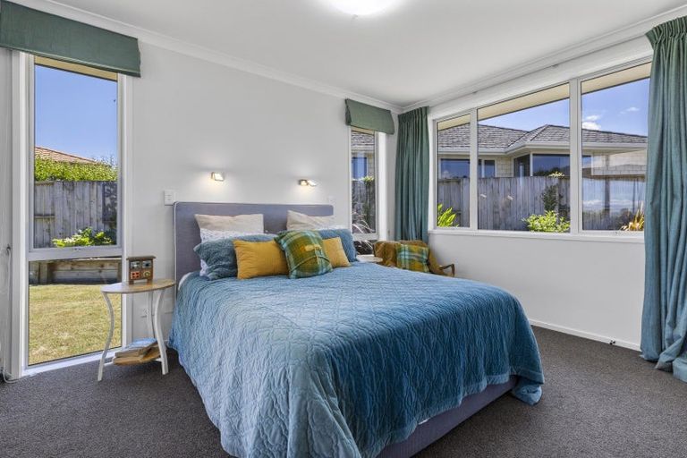 Photo of property in 7 Magnolia Rise, Waipahihi, Taupo, 3330