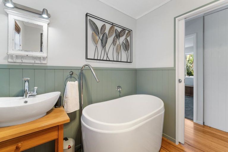 Photo of property in 17 Shera Street, Acacia Bay, Taupo, 3330