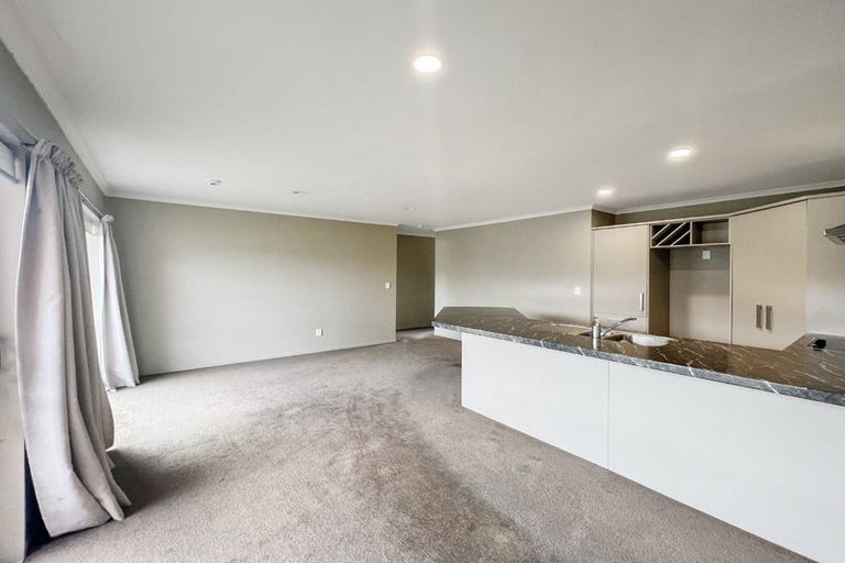 Photo of property in 22 Percy Kinsman Crescent, Riverstone Terraces, Upper Hutt, 5018