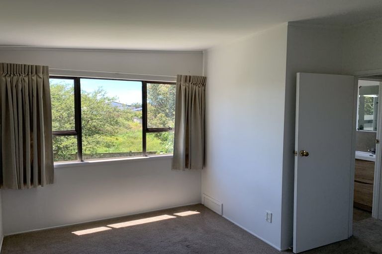 Photo of property in 2/15 Fairfax Avenue, Northcote, Auckland, 0627