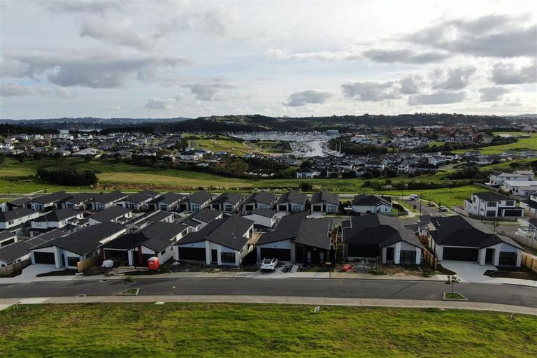 Photo of property in 28 Whale Bay Rise, Gulf Harbour, 0930