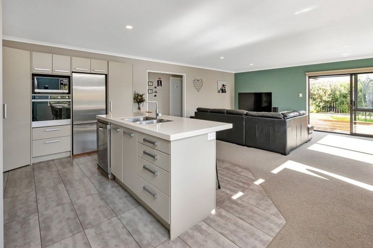 Photo of property in 3 Sando Way, One Tree Point, 0118