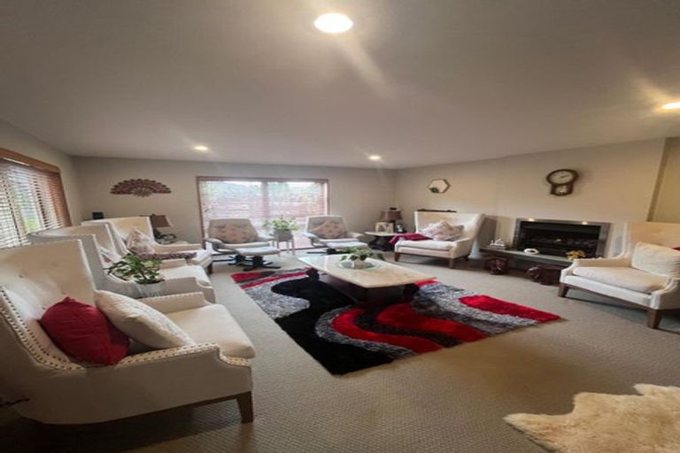 Photo of property in 10 Chard Place, Flat Bush, Auckland, 2016
