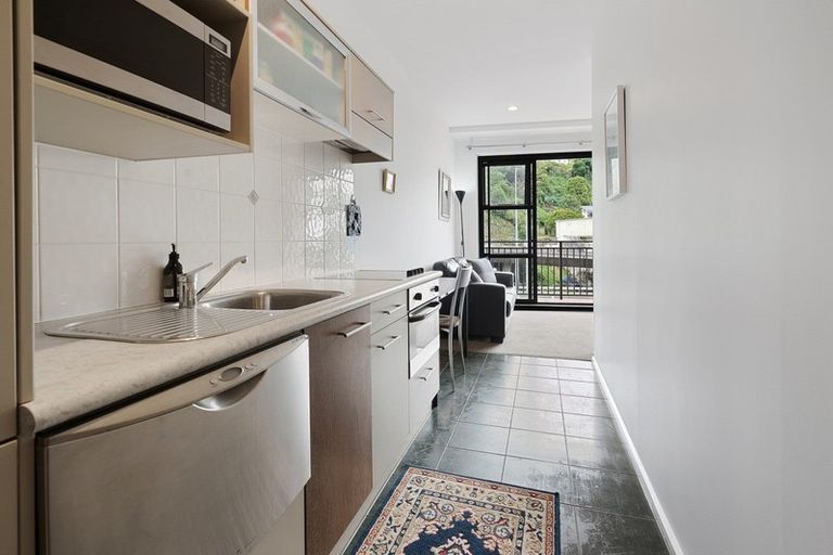 Photo of property in Atrium Apartments, 3n/154 The Terrace, Wellington Central, Wellington, 6011