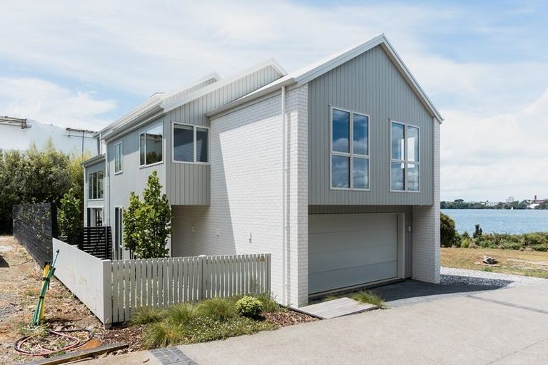 Photo of property in 18 Macbeth Court, Milford, Auckland, 0620