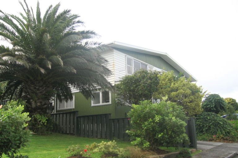 Photo of property in 11 Laburnum Grove, Maungaraki, Lower Hutt, 5010
