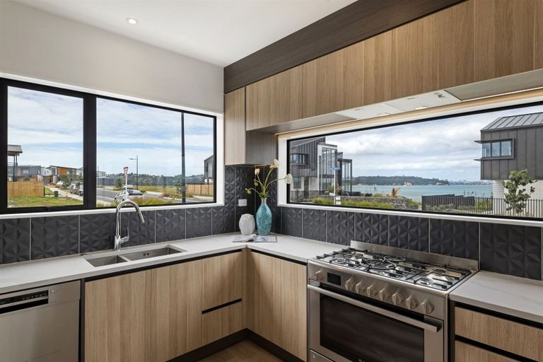 Photo of property in 17 Ocean Breeze Avenue, Hobsonville, Auckland, 0616