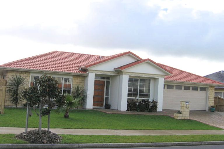 Photo of property in 5 Speyside Crescent, Flat Bush, Auckland, 2016