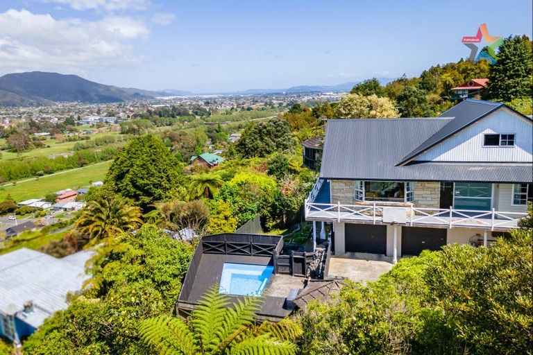 Photo of property in 28 Gurney Road, Kelson, Lower Hutt, 5010