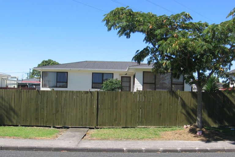 Photo of property in 25 Cobham Crescent, Kelston, Auckland, 0602
