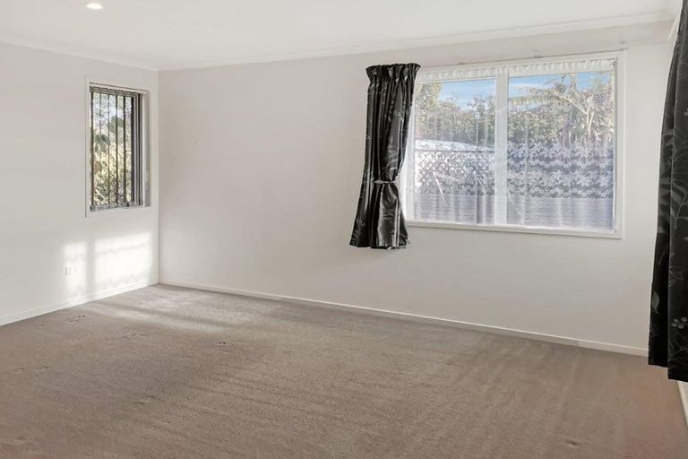 Photo of property in 4 Wai Place, One Tree Point, 0118