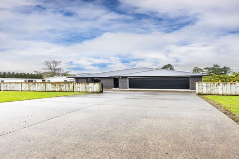 Photo of property in 503 Richmond Road, Lepperton, New Plymouth, 4373