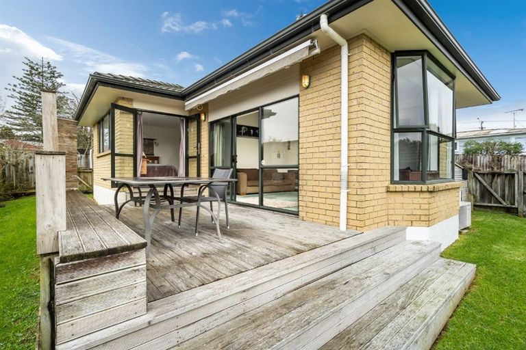 Photo of property in 2/147 Birkdale Road, Birkdale, Auckland, 0626