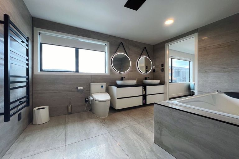 Photo of property in 2 Luff Place, Long Bay, Auckland, 0630