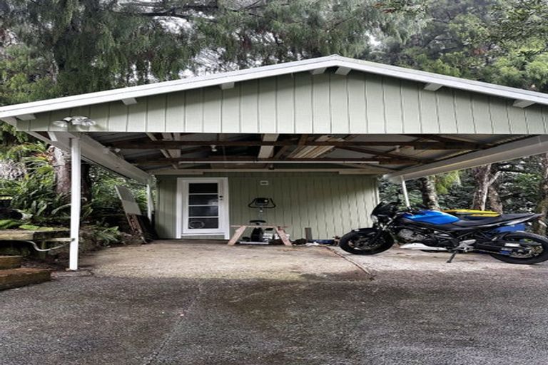 Photo of property in 802 West Coast Road, Oratia, Auckland, 0604