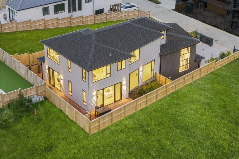 Photo of property in 12 Makumaku Place, Long Bay, Auckland, 0630