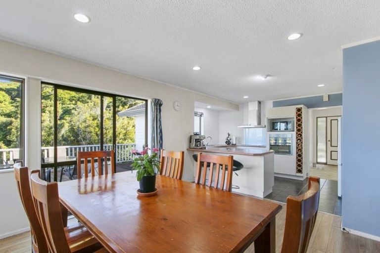 Photo of property in 35 Camellia Terrace, Maungaraki, Lower Hutt, 5010