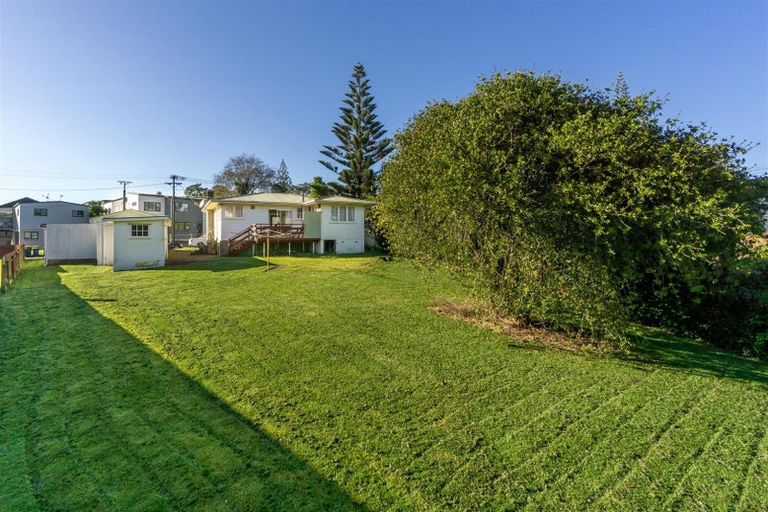 Photo of property in 4 Pomelo Road, Te Atatu South, Auckland, 0610