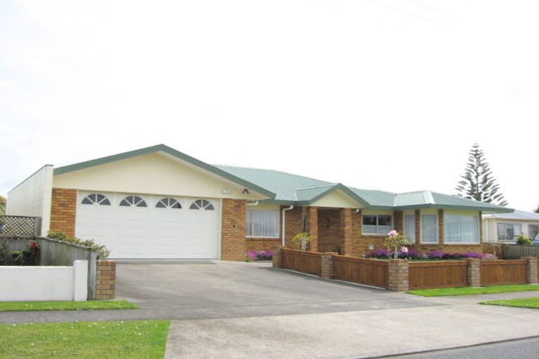 Photo of property in 56 Cutfield Street, Inglewood, 4330