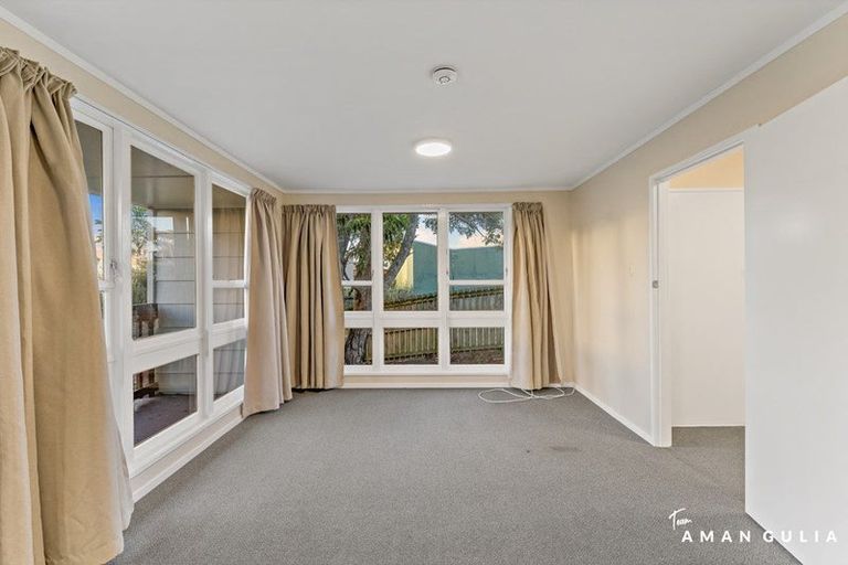 Photo of property in 18 Grandison Crescent, New Lynn, Auckland, 0600