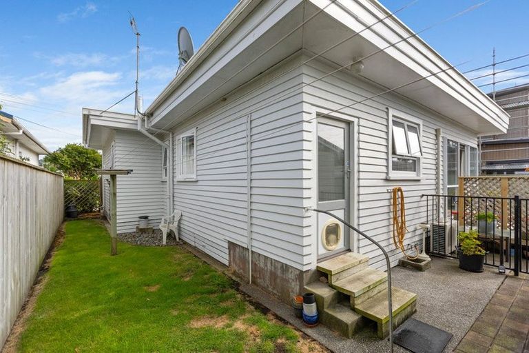 Photo of property in 1/5 Rainsford Street, Moturoa, New Plymouth, 4310