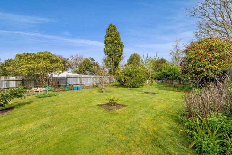 Photo of property in 21 Mills Street, Eltham, 4322