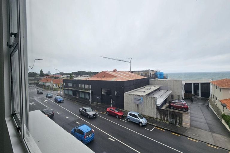 Photo of property in Devonport Apartments, 38/127 Saint Aubyn Street, New Plymouth, 4310