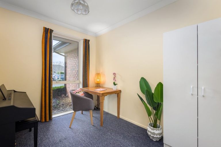 Photo of property in 11 Steane Place, Halswell, Christchurch, 8025