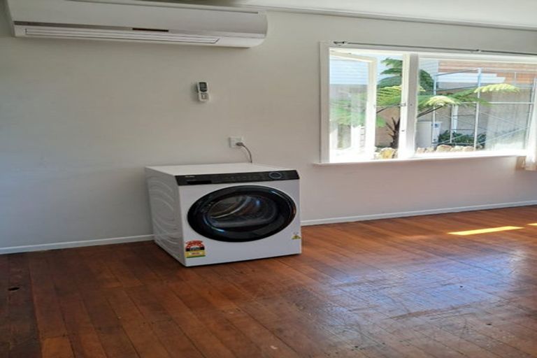 Photo of property in 107 Parkvale Road, Karori, Wellington, 6012