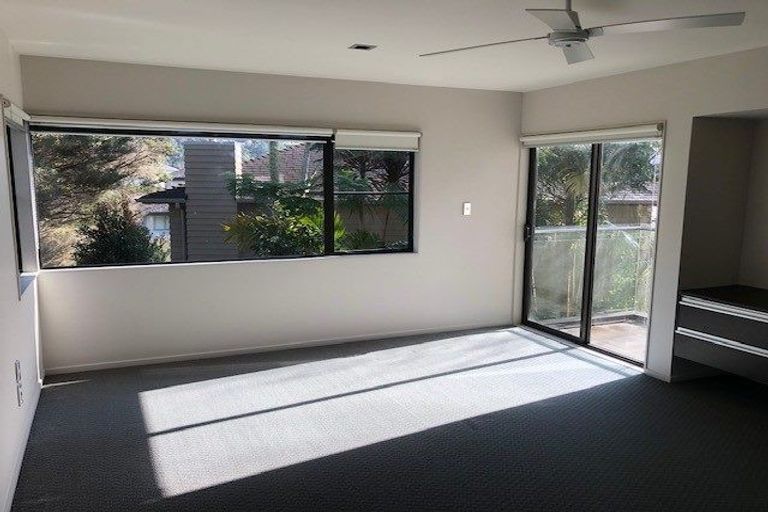 Photo of property in 48 Newbury Place, Schnapper Rock, Auckland, 0632
