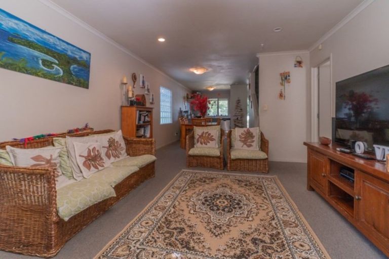 Photo of property in 29 Verdale Circle, Glen Eden, Auckland, 0602