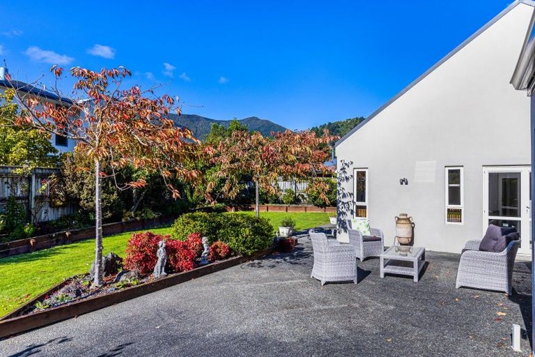Photo of property in 10 Glentui Place, Waikawa, Picton, 7220