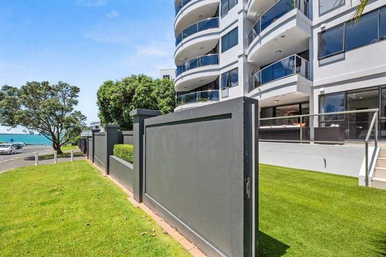 Photo of property in 175h Hurstmere Road, Takapuna, Auckland, 0622