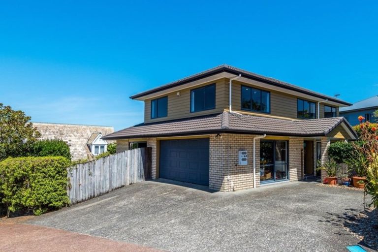Photo of property in 19a Paparoa Road, Cockle Bay, Auckland, 2014