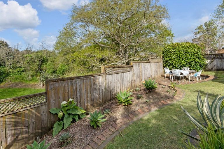 Photo of property in 34 Lochend Place, Highland Park, Auckland, 2010