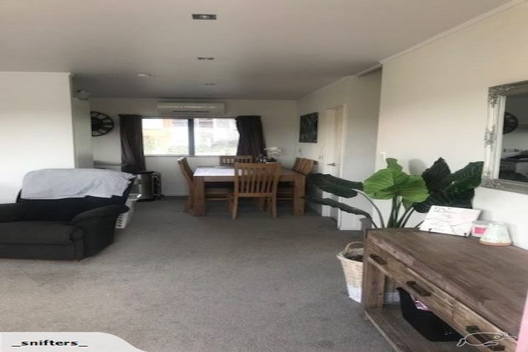 Photo of property in 2/15 Witheford Drive, Bayview, Auckland, 0629